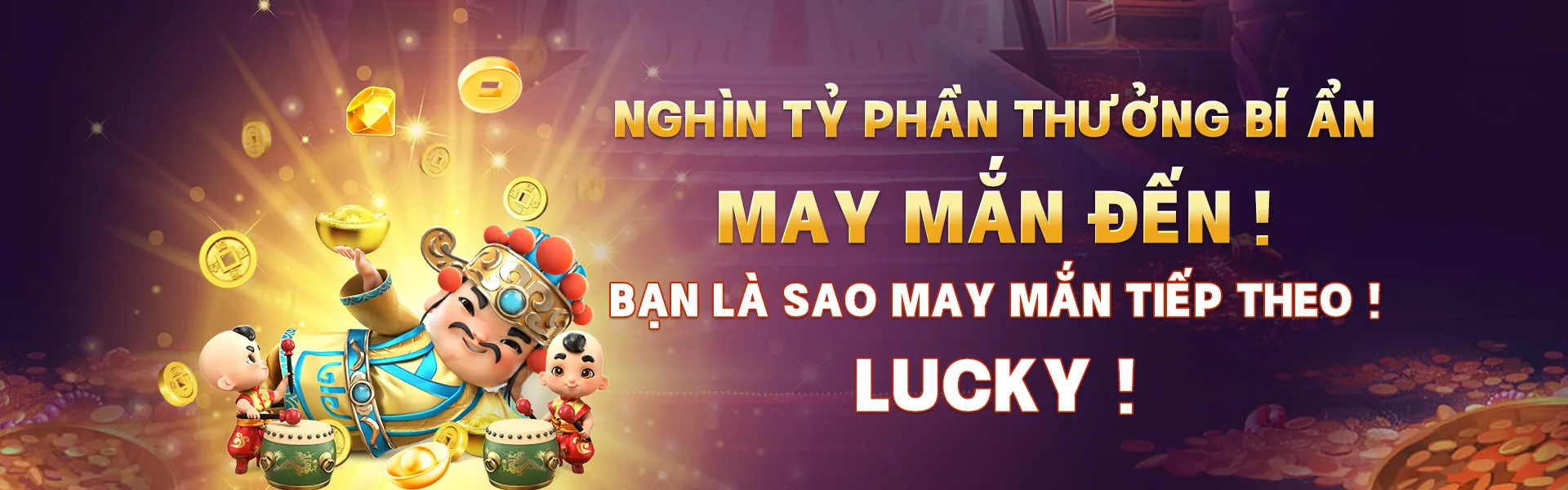 Một người chơi vui vẻ đang sử dụng máy tính xách tay để đăng ký và chơi trên nền tảng Luck88 an toàn